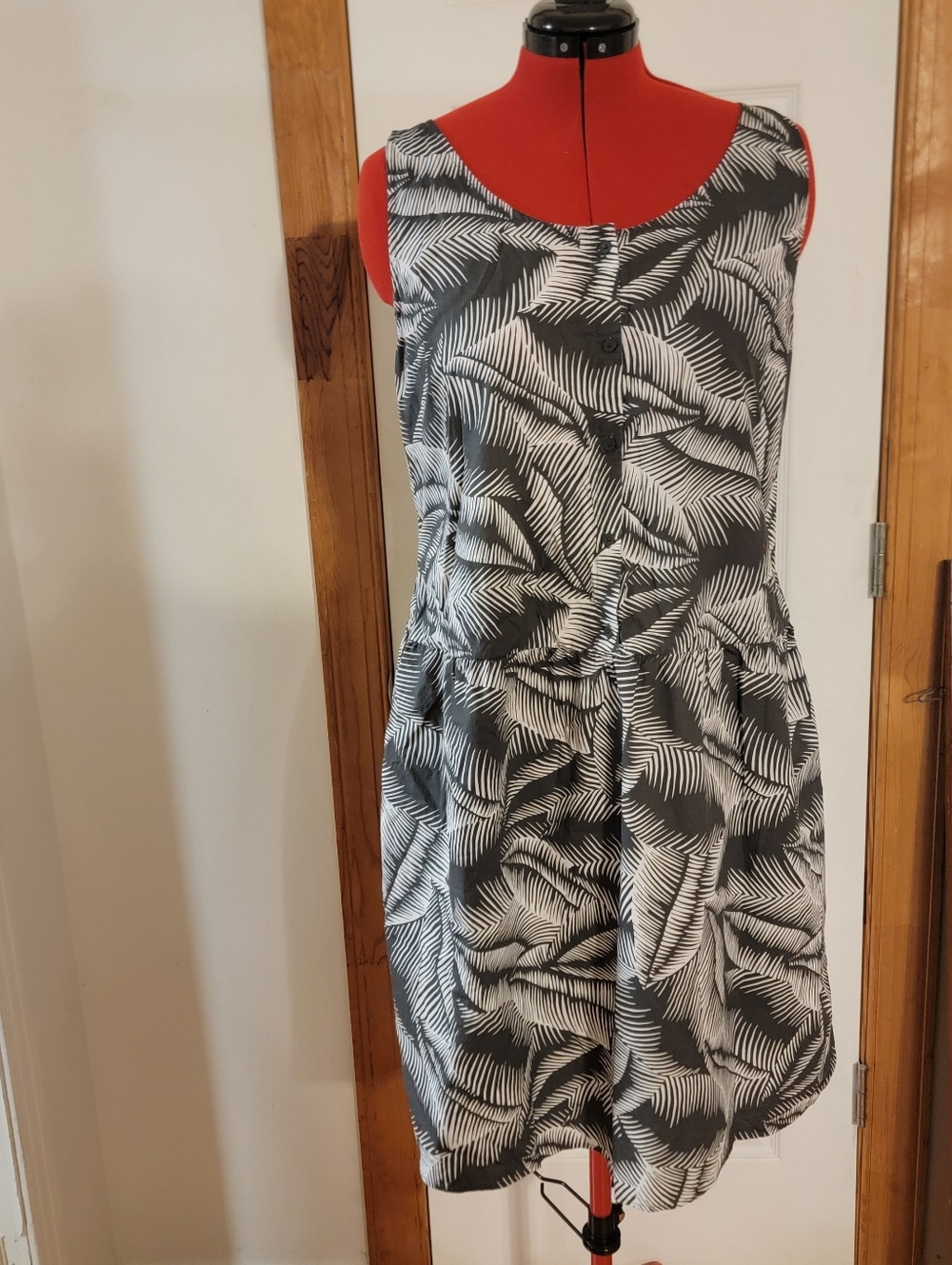 Gap Designed & Crafted Gray White Botanical Leaf Print Sleeveless Dress  XL